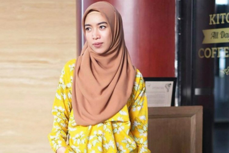 tips-padupadan-busana-hijab-warna-kuning-170523q_3x2.jpg