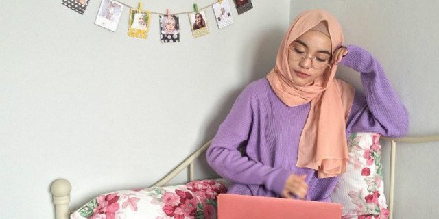 tutorial-hijab-modis-nan-simpel-untuk-cewek-berkacamata-1701135.jpg