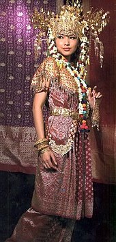 Bentuk Gaun Pengantin Muslim Ala India E9dx National Costume Of Indonesia