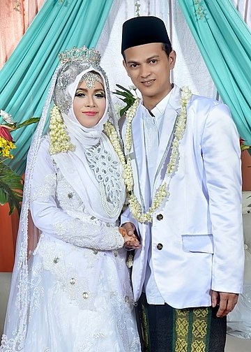 Bentuk Gaun Pengantin Muslim Ala India Kvdd National Costume Of Indonesia Wikiowl