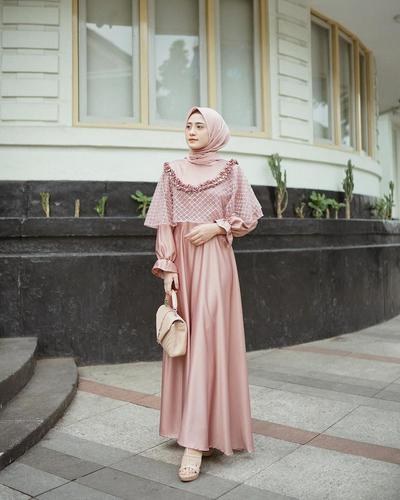 Design Baju Ke Pesta Pernikahan Muslimah 3ldq 7 Ide Baju Kondangan Simple Nan Elegan Untuk Pesta Siang Dan
