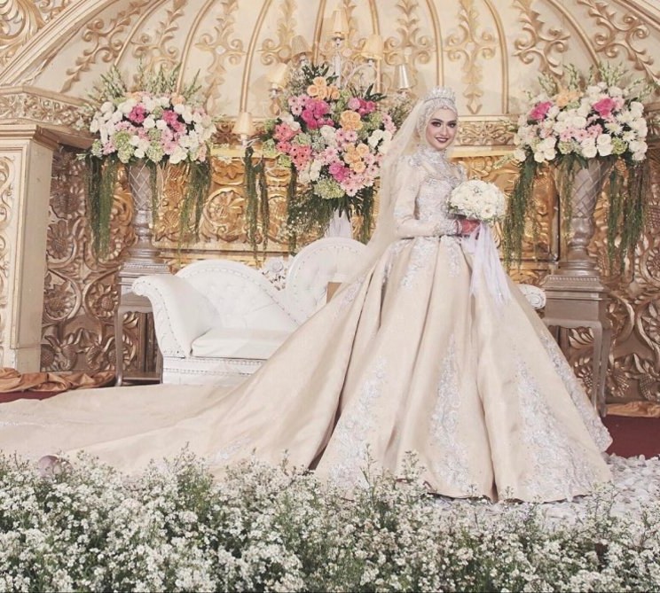 Ide Dress Pernikahan Muslimah Dddy 15 Inspirasi Gaun Pengantin Muslimah Yang Modern