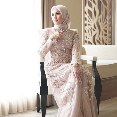 Ide Dress Pernikahan Muslimah Kvdd Megahnya Gaun Pengantin Muslimah Para Selebriti Ini Banjir