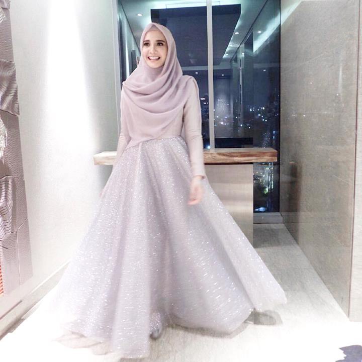 Ide Dress Pernikahan Muslimah Q5df 12 Inspirasi Gaun Pengantin Muslimah Syar I Yang Tetap