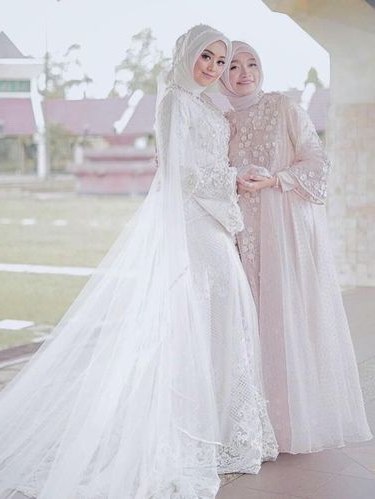 Ide Dress Pernikahan Muslimah T8dj 8 Inspirasi Gaun Pengantin Muslimah Dari Artis Hingga Selebgram