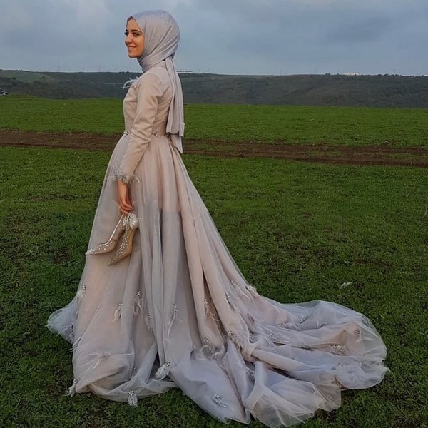 Bentuk Bridesmaid Dress Hijab Drdp Discount Saudi Arabic Dubai Kaftan Muslim Wedding Dress Long Sleeve Hijab High Neck Feather Crystal Court Train Gothic Black Wedding Gown Vintage