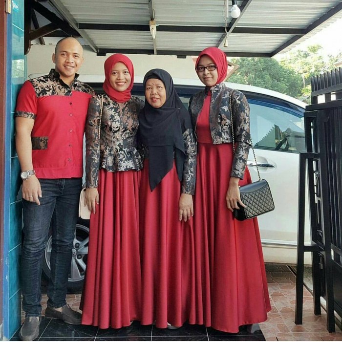Bentuk Gamis Batik Seragam Pernikahan T8dj Gambar Gamis Kombinasi Batik Bentuk Blazer Cheveux U