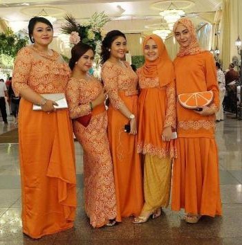 Design Gamis Untuk Acara Resepsi Pernikahan Kvdd Ide Model Gamis Brokat Untuk Wanita Gemuk Halaman All