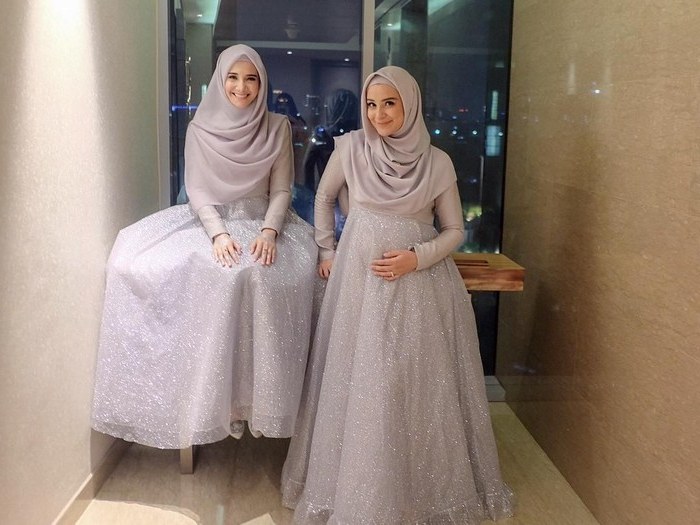 Design Gamis Untuk Acara Resepsi Pernikahan Zwdg Inspirasi Baju Bridesmaid Hijab Ala Zaskia Sungkar Dan