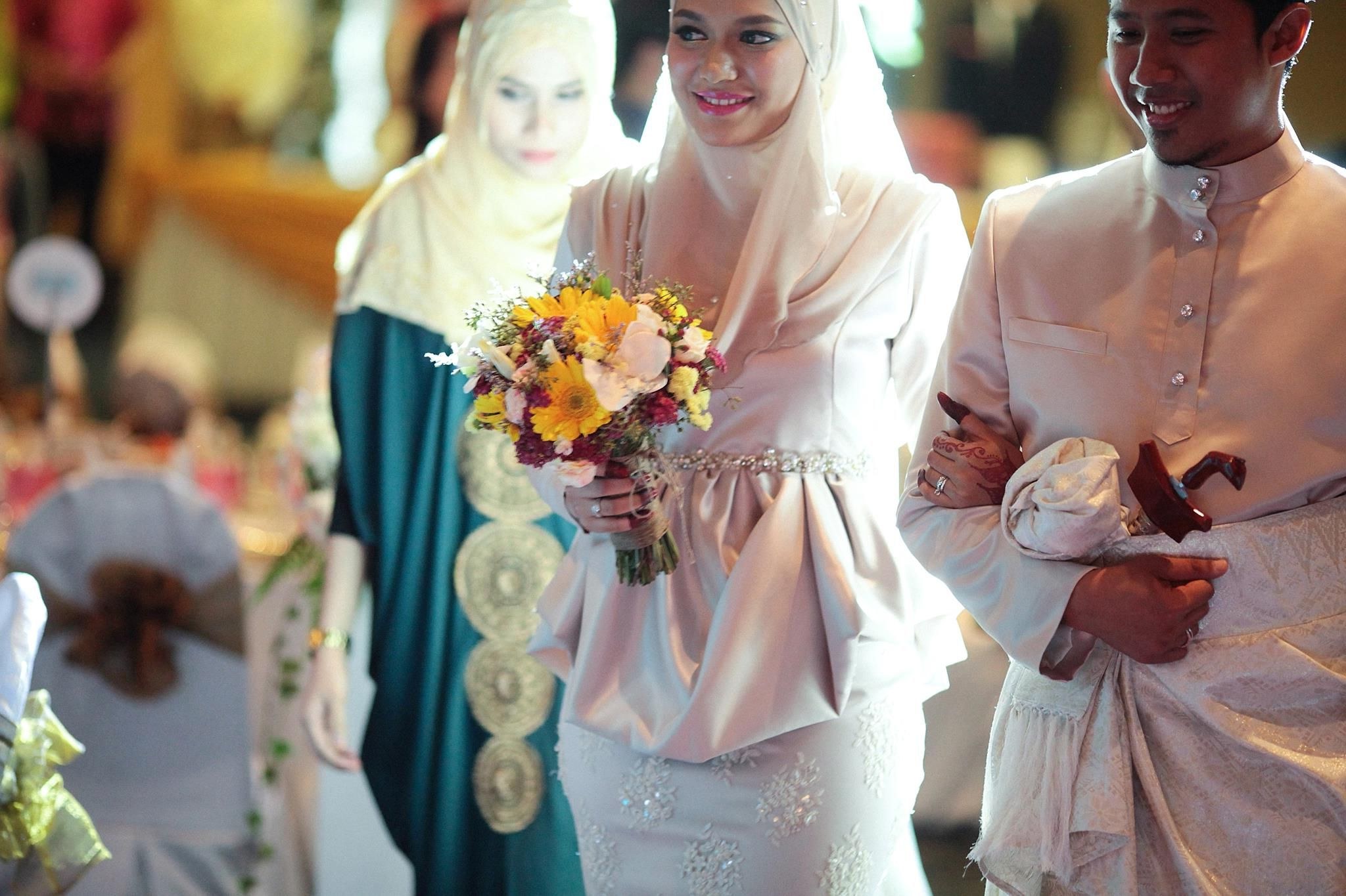 Ide Hijab Bridesmaid Ftd8 Malay Wedding the Reception Beige for the Newlyweds and