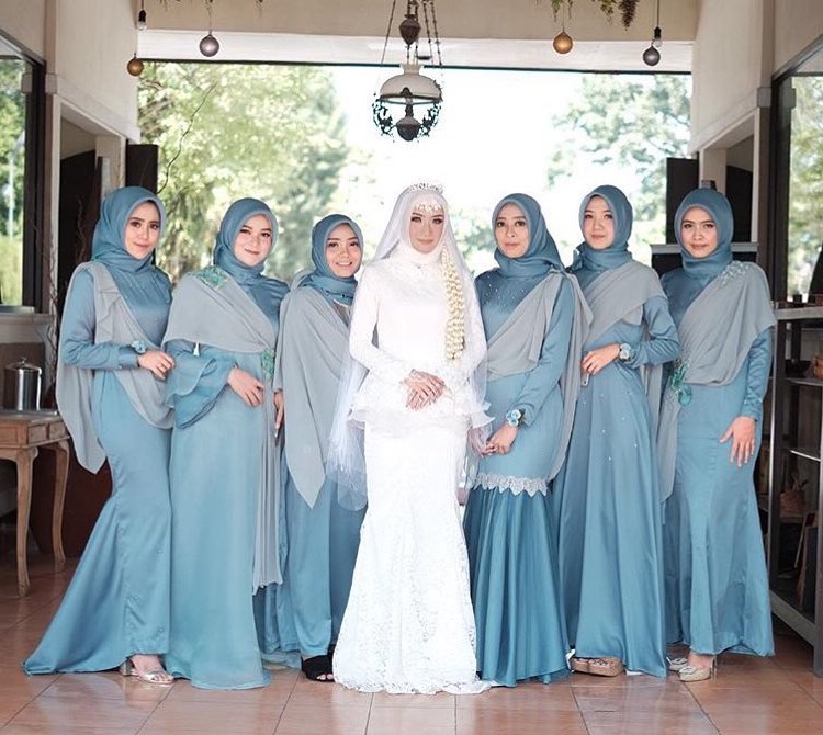 Ide Inspirasi Gaun Bridesmaid Hijab Kvdd Model Kebaya Dress Hijab