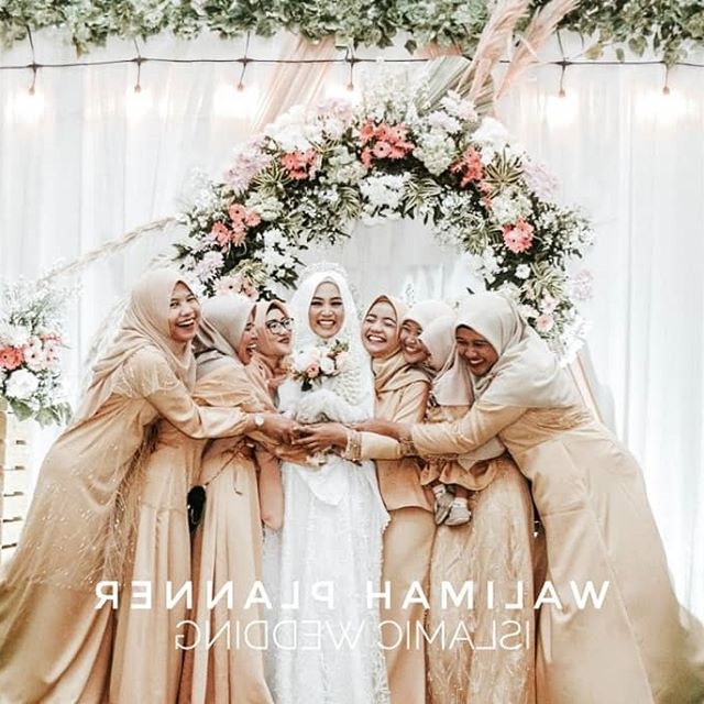 Ide Inspirasi Gaun Bridesmaid Hijab Tldn Walimahplannerdekorasi Instagram Posts Gramha