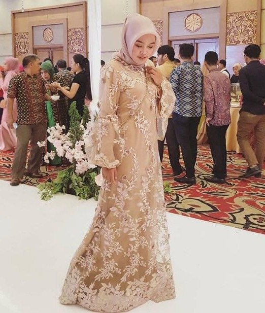 Ide Model Gamis Untuk Pesta Pernikahan Irdz Model Gamis Pesta Brokat Mewah Terbaru soft Gold Di 2019