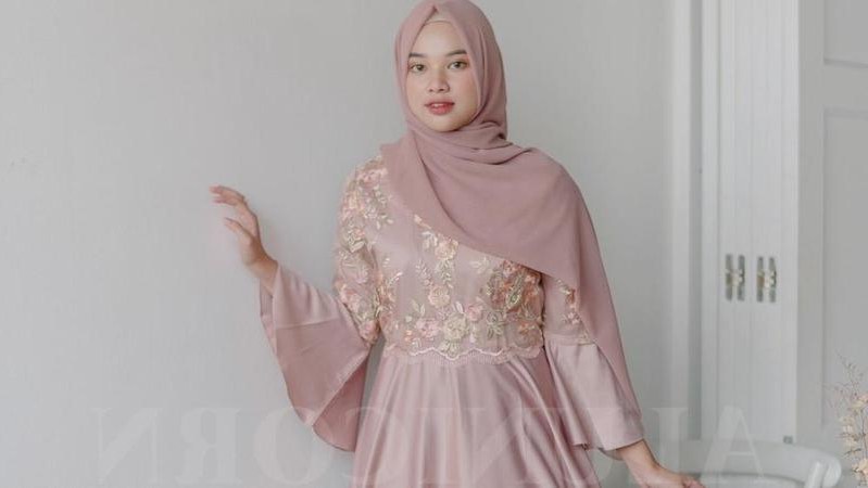 Inspirasi Model Gamis Untuk Acara Pernikahan Fmdf Makin Kece Ke Resepsi Pernikahan Dengan Busana Muslim