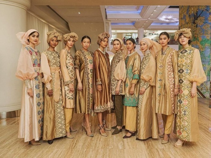 Bentuk Koleksi Baju Lebaran 2019 9ddf Di T Maulana Angkat Keindahan songket Bali Untuk Baju