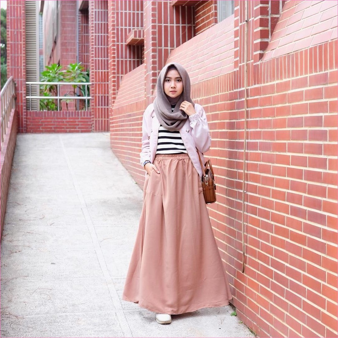 Bentuk Model Baju Lebaran atas Bawah H9d9 35 Trend Outfit Rok Untuk Hijabers Ala Selebgram 2019