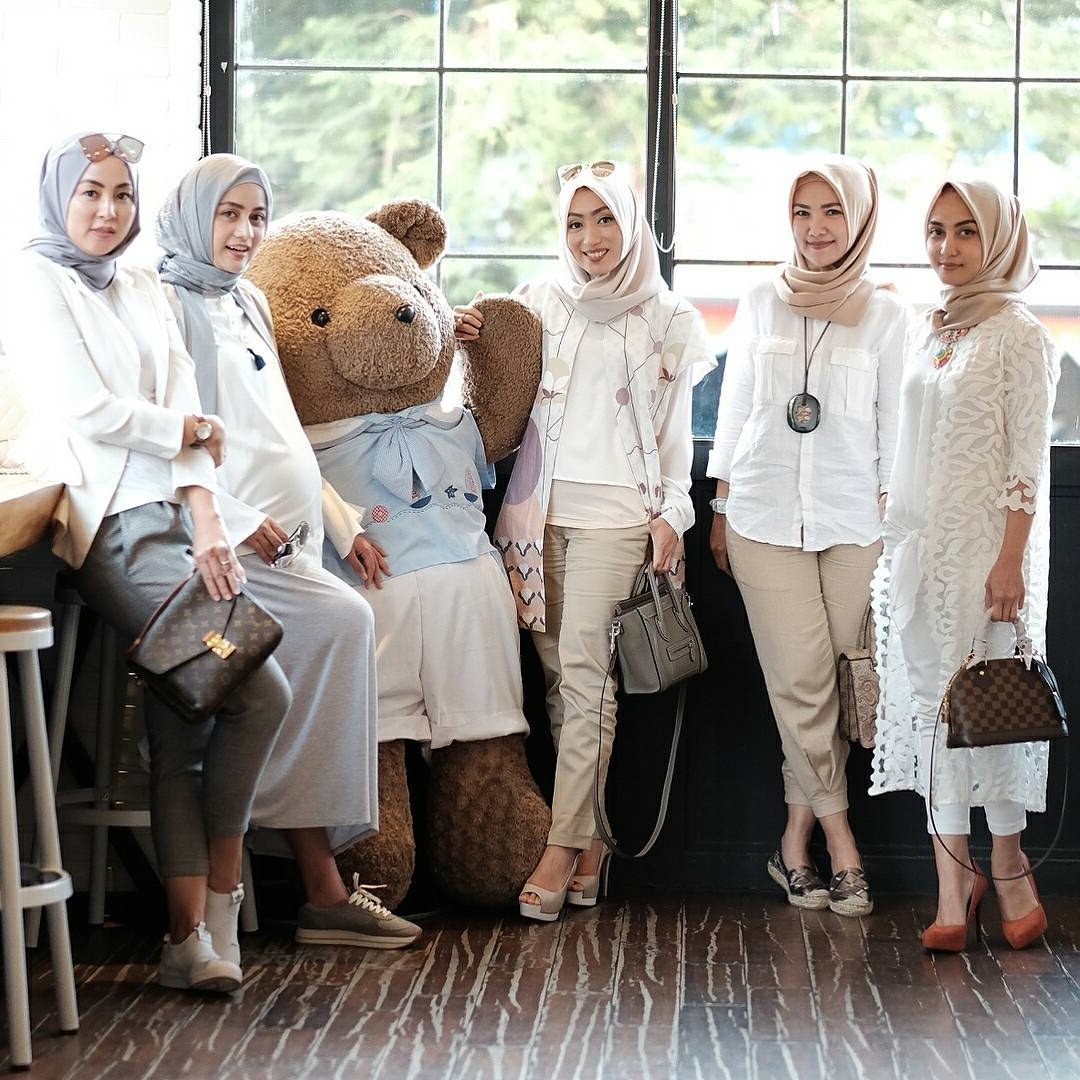 Design Baju Lebaran Tahun 2018 U3dh Inspirasi Model Baju Dan Kerudung Muslim Kekinian Untuk