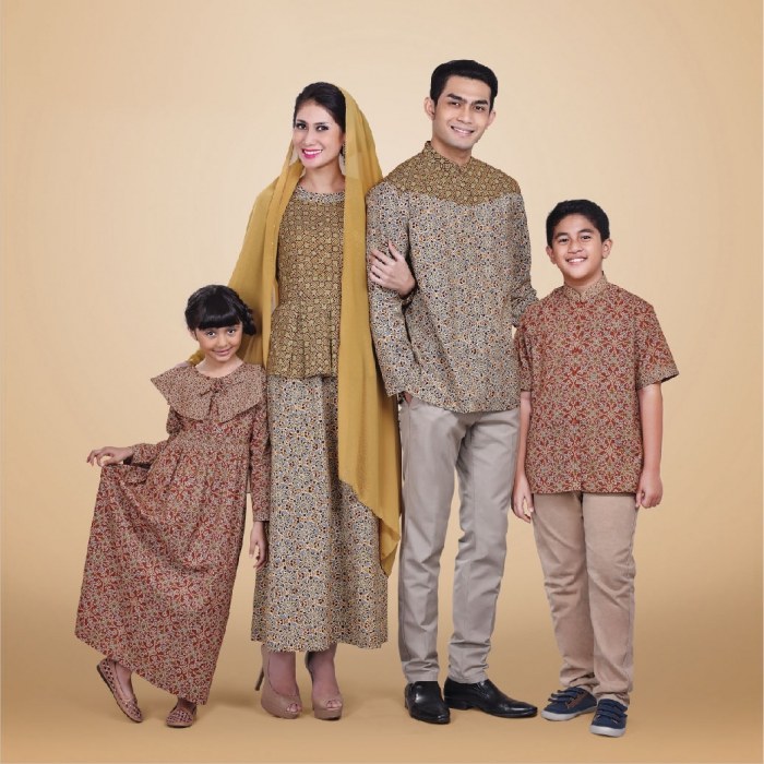 Design Model Baju Lebaran Batik 4pde Model Baju Batik Sarimbit Modern Untuk Pasangan Couple