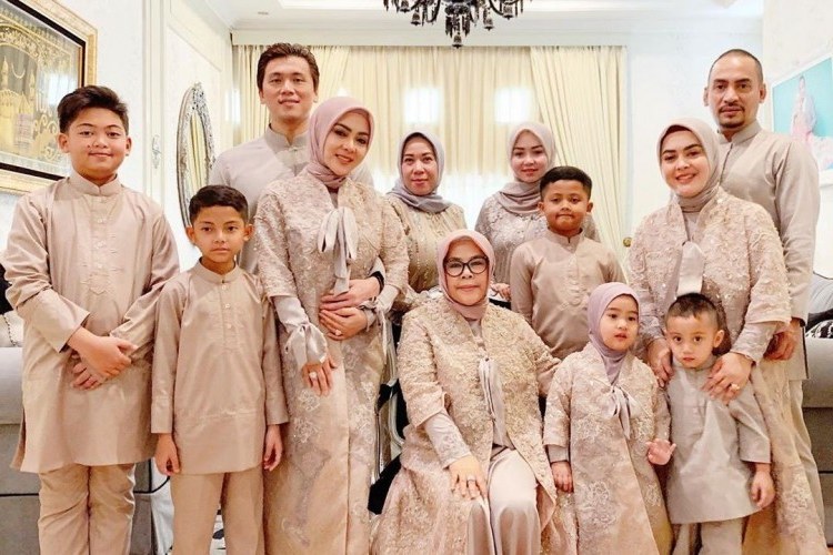 Ide Contoh Baju Lebaran Keluarga Xtd6 50 Model Baju Muslim Sarimbit Keluarga Untuk Lebaran 2020