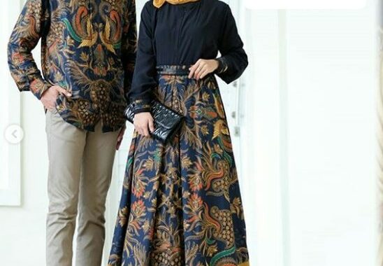 Model-Baju-Gamis-Batik-Kombinasi-Kain-Polos-Satin-Simple-Warna-Hitam.jpg