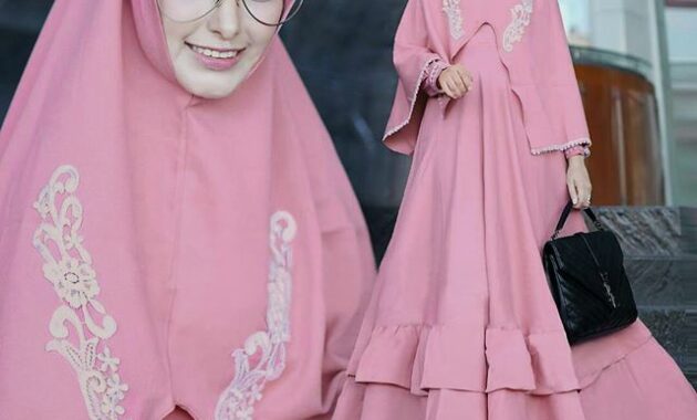 model-baju-muslim-wanita-berkacamata.jpg