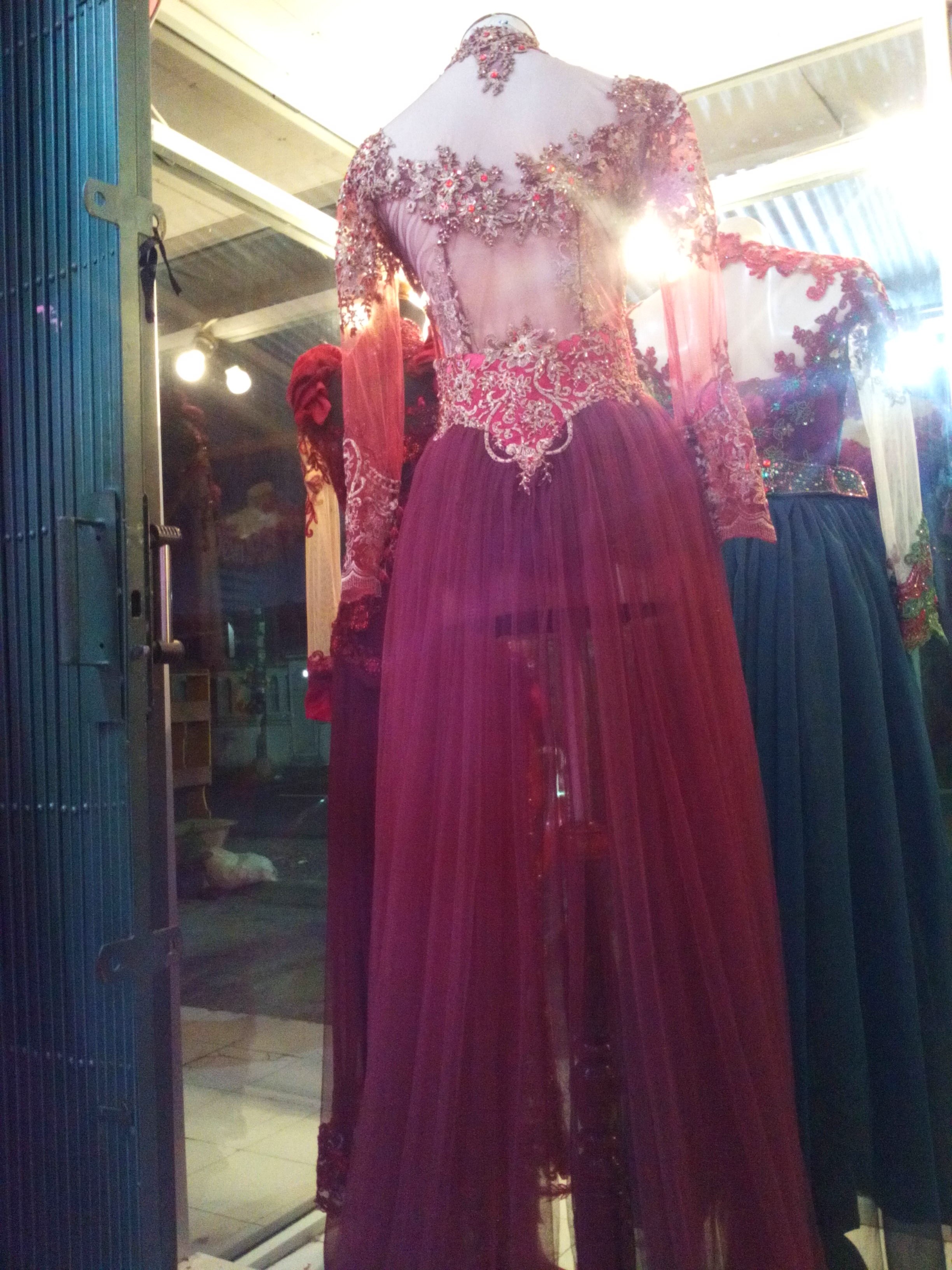 37 Model Gaun Pengantin Muslimah Warna Merah Marun Ragam Muslim