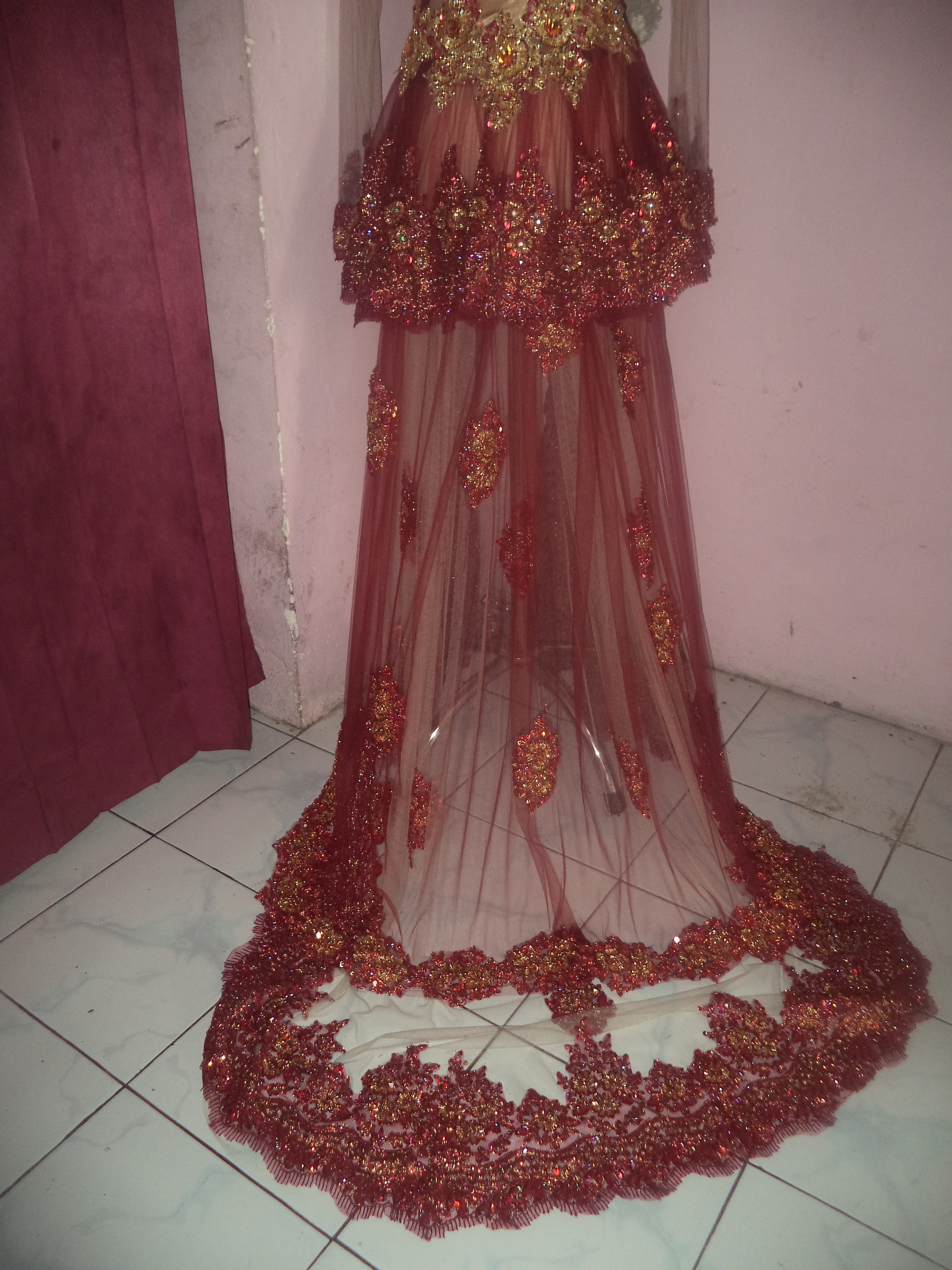 37 Model  Gaun  Pengantin Muslimah Warna  Merah  Marun Ragam 