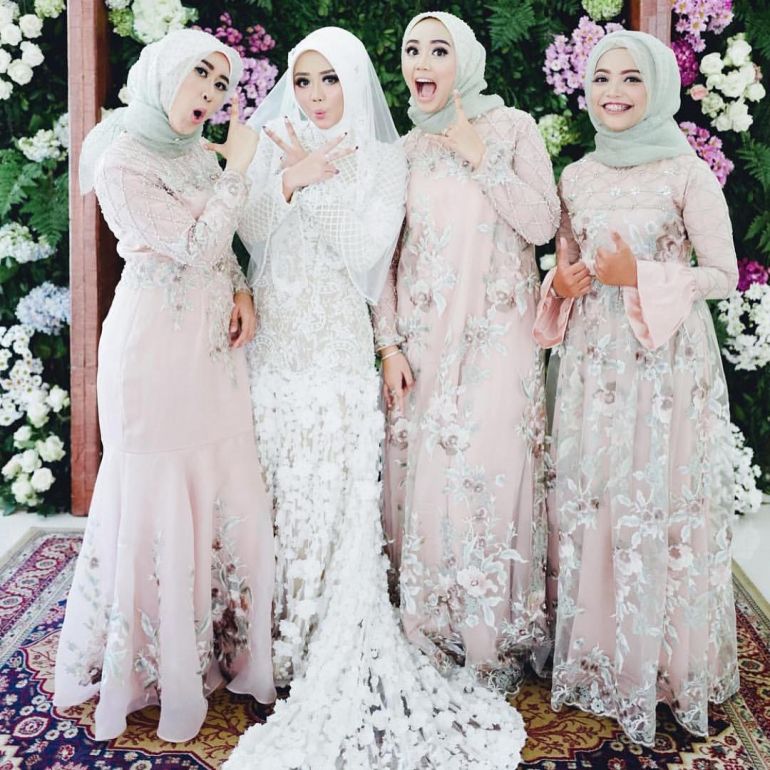 36 Model Harga Gaun Pengantin Muslimah  Syar i Ragam Muslim 