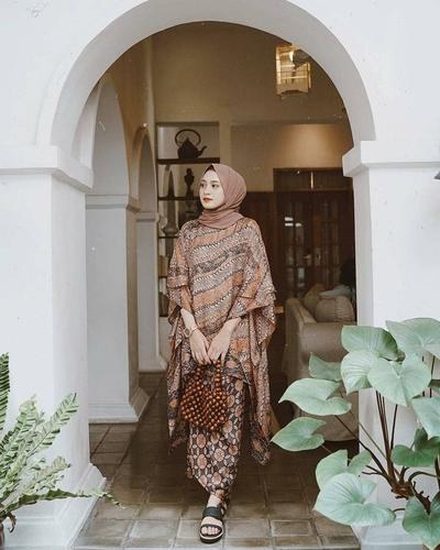 Design Baju Ke Pesta Pernikahan Muslimah H9d9 Padu Padan Baju Tunik Batik Ini Oke Untuk Pesta Cari Tahu
