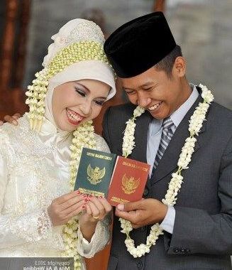 Design Baju Pengantin Muslim Jawa Drdp 17 Foto Pengantin Dg Baju Gaun Kebaya Pengantin Muslim