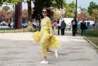 Design Baju Resepsi Pernikahan Muslimah E6d5 Datang Ke Acara Pernikahan Menggunakan Sneakers why Not