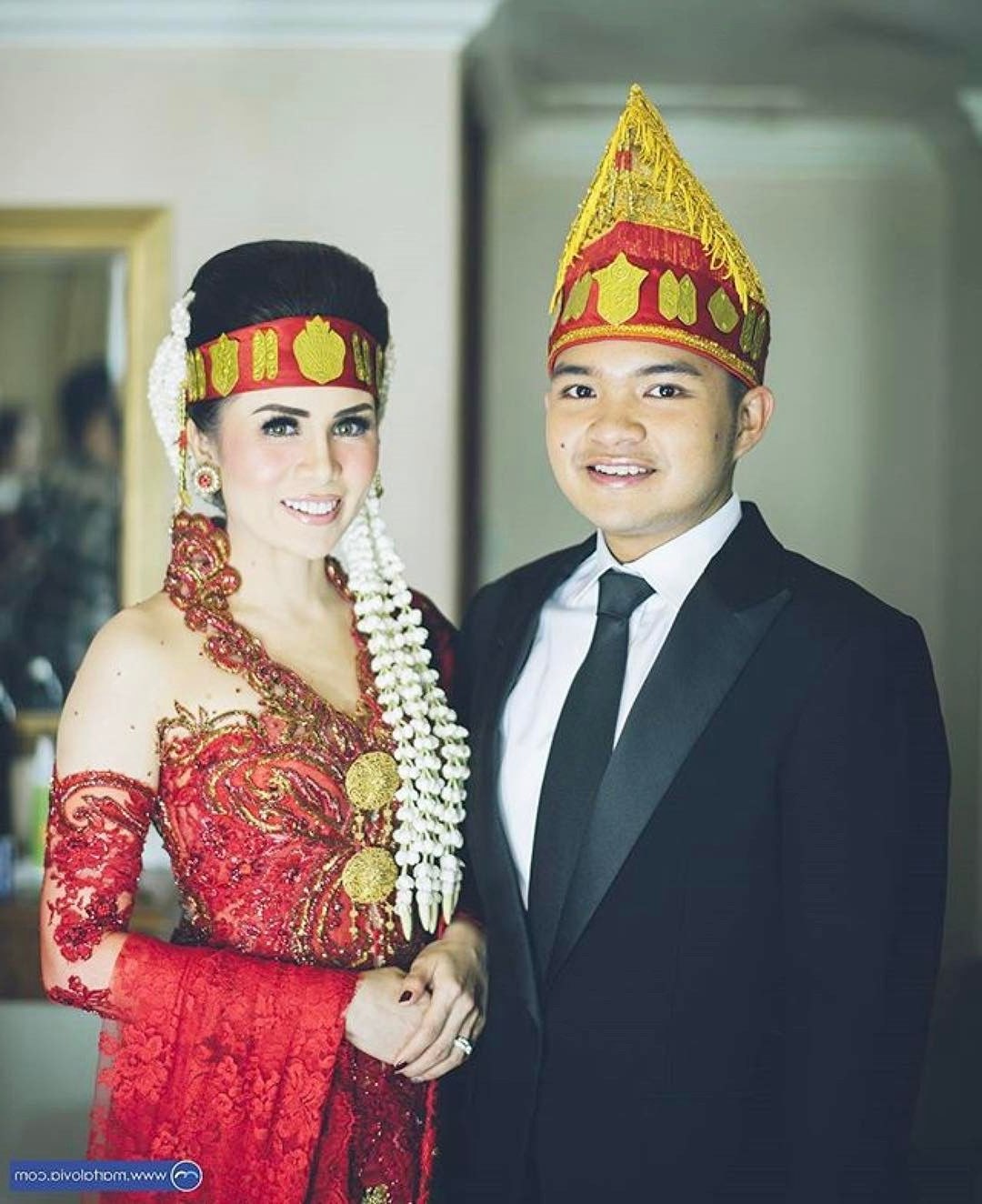 Foto Gaun Pengantin Modern - Baju Pengantin Jilbab Modern - Style