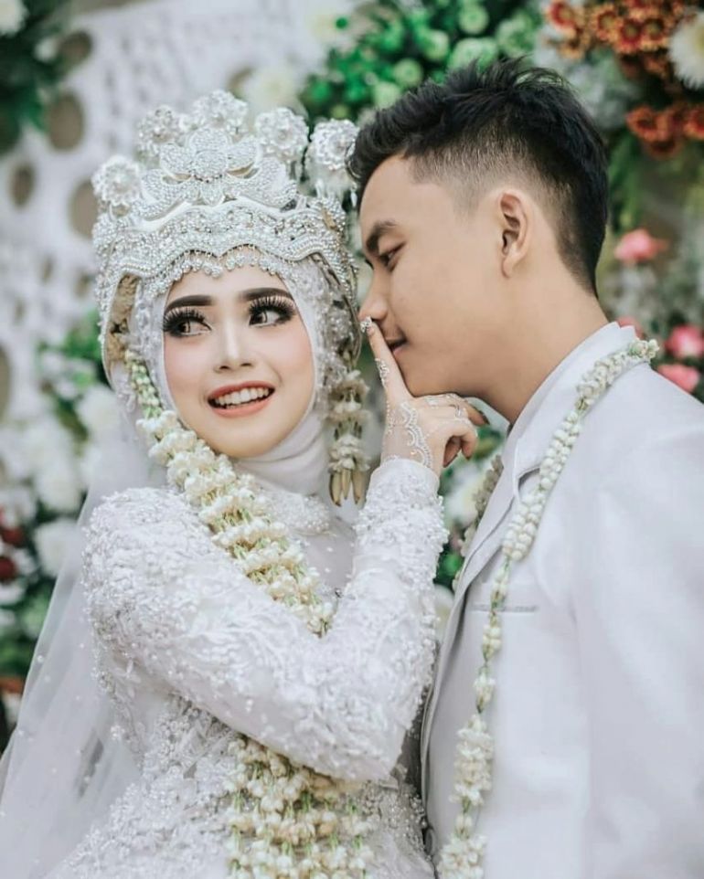 35 Model Gaun Pengantin Muslimah Simple Tapi Elegan – Ragam Muslim