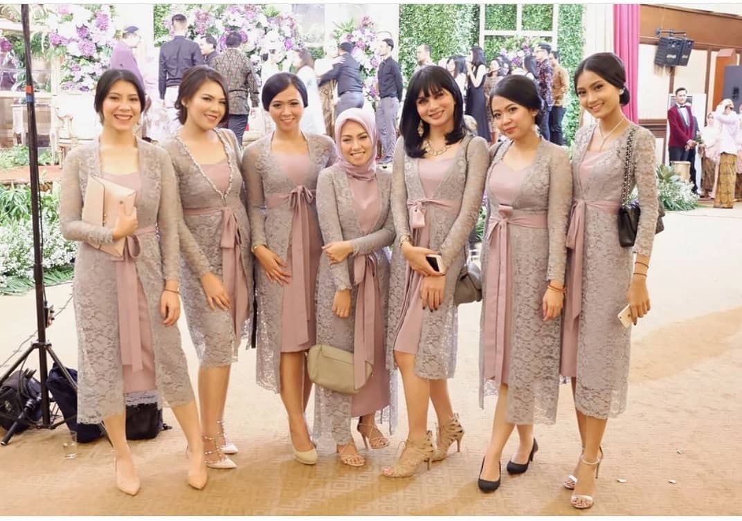 Bentuk Gamis Batik Seragam Pernikahan Q5df 7 Ide Seragam Bridesmaid Yang Bisa Kamu Contek Mulai Dari