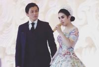 Design Gamis Untuk Acara Resepsi Pernikahan Ipdd Syahrini Dituduh Bohong Undang Luna Maya Ke Resepsi