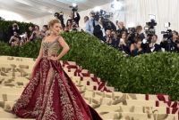 Inspirasi Desain Baju Bridesmaid Hijab Thdr Our Favorite Met Gala 2018 Looks