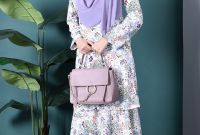 Model Bridesmaid Hijab Batik Budm Baju Kurung Agnes – Cotton White – Muslimahclothing