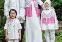 Bentuk Baju Lebaran Keluarga 2020 Dwdk 30 Gambar Model Baju Lebaran Keluarga Fashion Modern