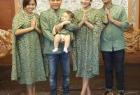 Bentuk Baju Lebaran Keluarga 2020 Ipdd 5 Potret Seragaman Baju Lebaran Sekeluarga Ala Seleb