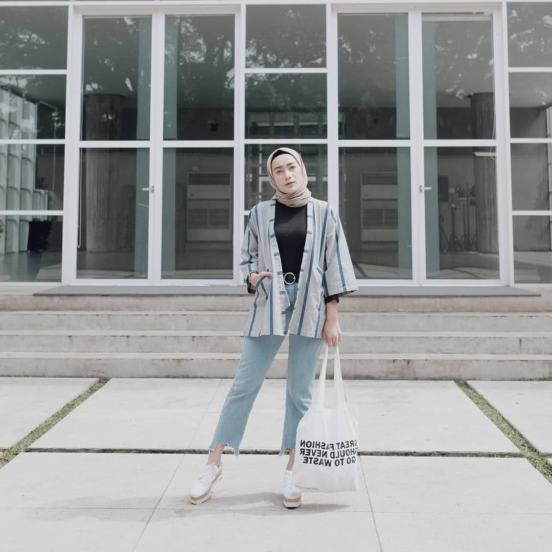 Bentuk Baju Lebaran Remaja Kekinian E9dx Pin Di Ootd Baju Hijab Kekinian Ala Selebgram 2018