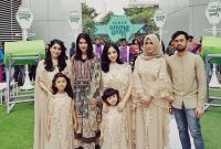 Bentuk Gambar Baju Lebaran Keluarga Txdf 40 Trend Masa Kini Baju Lebaran Artis 2020