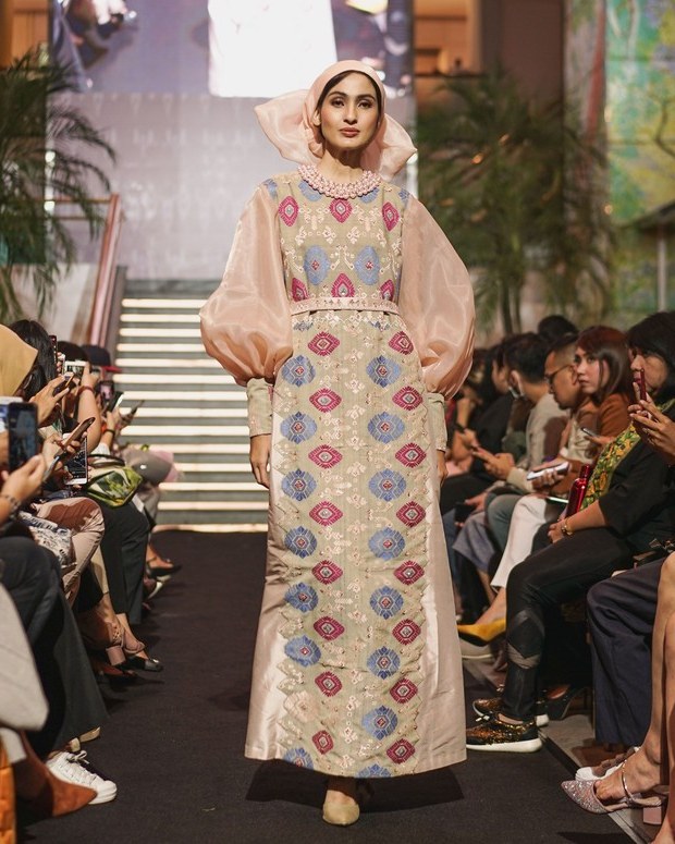 Bentuk Koleksi Baju Lebaran 2019 Whdr Di T Maulana Angkat Keindahan songket Bali Untuk Baju