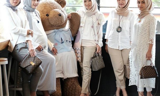 Bentuk Model Baju Lebaran Thn Ini J7do Inspirasi Model Baju Dan Kerudung Muslim Kekinian Untuk