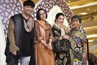 Bentuk Tren Baju Lebaran Anak 2019 S5d8 Padu Padan Kaftan Dan Sneakers Jadi Tren Busana Lebaran 2019