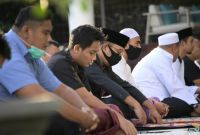 Design Baju Lebaran Ridwan Kamil Bqdd Ridwan Kamil Salat Idulfitri Di Rumah Dinas