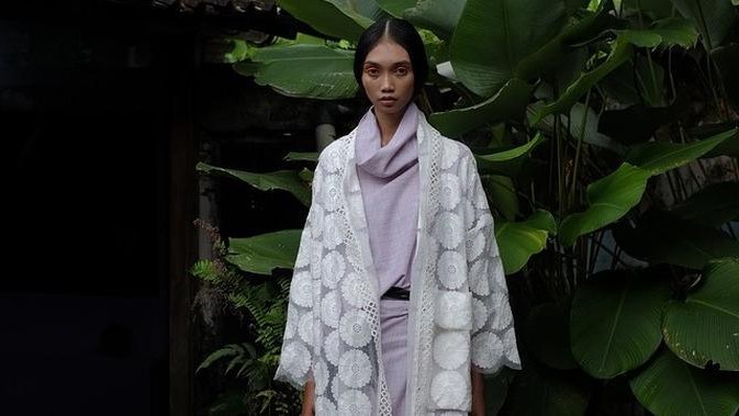 Design Baju Lebaran Terkini Thdr Ide Baju Lebaran Modern Etnik Desainer Lokal Dari Batik