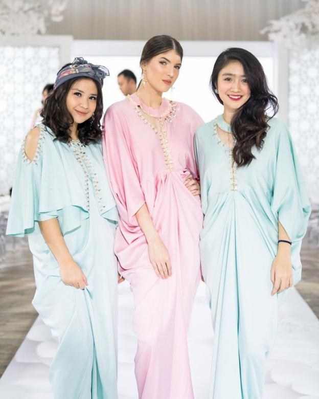 Design Baju Lebaran Wanita Mndw 14 Tren Fashion Lebaran 2020 Yang Kekinian Untuk Wanita