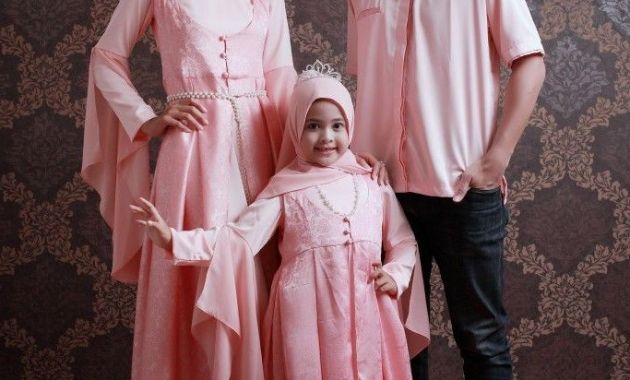 Ide Baju Lebaran Buat Keluarga S5d8 Pin Oleh Gamis Pesta Di Sarimbit Pesta Keluarga