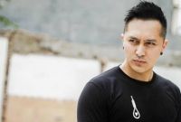 Ide Baju Lebaran Suami istri Y7du Anti Mainstream Demian Aditya Dan istri Pakai Baju Hitam