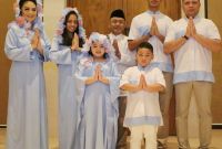 Ide Lihat Baju Lebaran Dddy No 2 Paling Mewah Lihat Baju Lebaran Kembar Keluarga Para